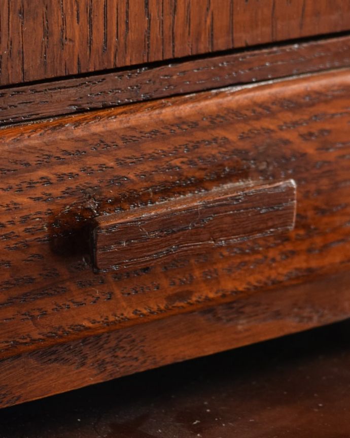 アンティークのキャビネット アンティーク家具 ウォールキャビネット 取っ手にもフランスらしさ 芸術的に美しいの取っ手。(q-2235-f)