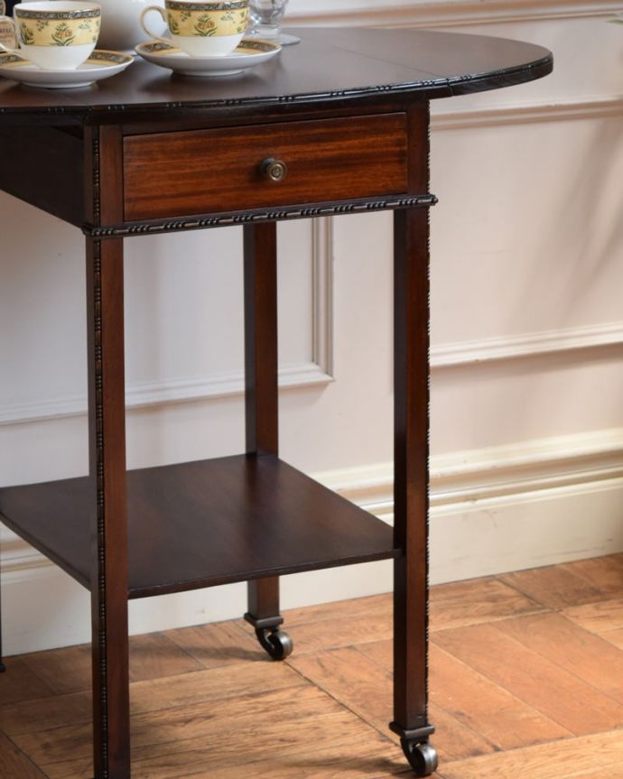 アンティークのワゴン・トローリー アンティーク家具 トロリー アンティークのワゴンは使い方が自由自在簡単に移動が出来るワゴン。(q-2236-f)