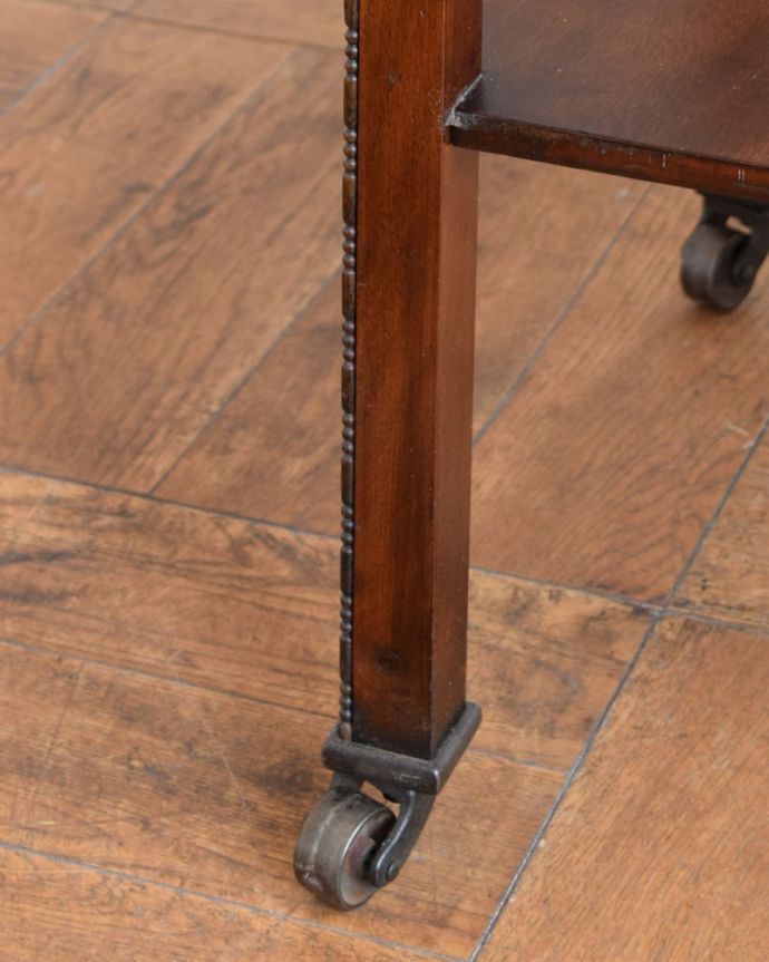 アンティークのワゴン・トローリー アンティーク家具 トロリー ちゃんと動きます脚先にはキャスターが。(q-2236-f)