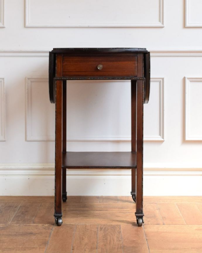 アンティークのワゴン・トローリー アンティーク家具 トロリー キッチンだけじゃもったいない!アンティークのワゴンはデザインもキレイなので、キッチン用として使うだけじゃなく、家具としていろいろ使えます。(q-2236-f)