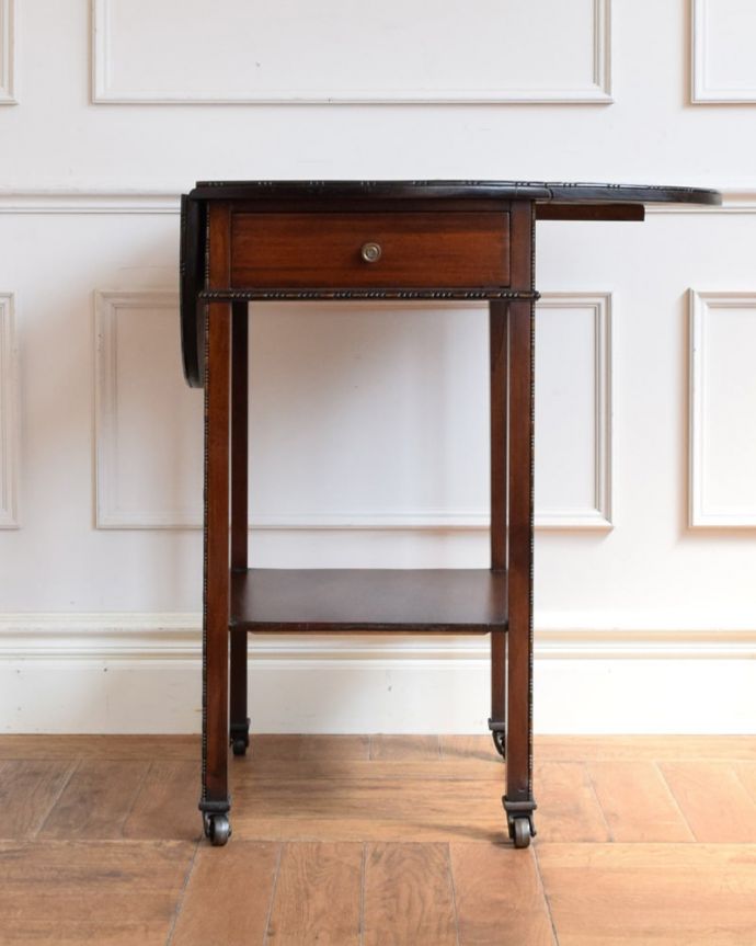 アンティークのワゴン・トローリー アンティーク家具 トロリー 片方開いて・・・リーフを片方だけ開いて使うことも出来ます。(q-2236-f)