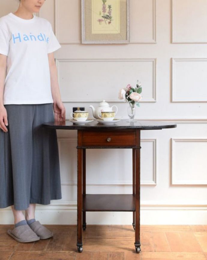 アンティークのワゴン・トローリー アンティーク家具 トロリー 天板が大きくなっちゃう便利なトローリードロップリーフタイプになっているアンティークのトローリー。(q-2236-f)