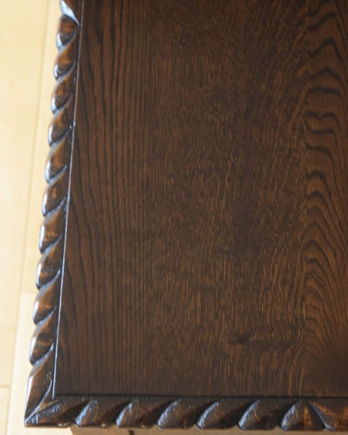 アンティークのテーブル アンティーク家具 ホールテーブル 近づいて見てみると・・・天板を見てみるとこんな感じです。(q-2237-f)