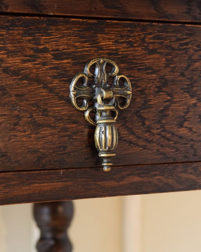 アンティークのテーブル アンティーク家具 ホールテーブル 開ける度にワクワクこんな所もアンティークらしさ。(q-2237-f)