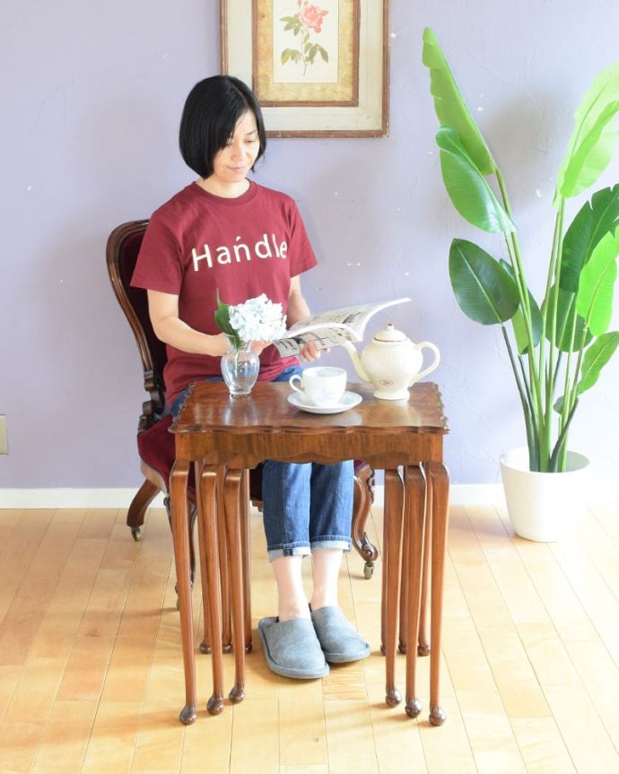 アンティークのネストテーブル