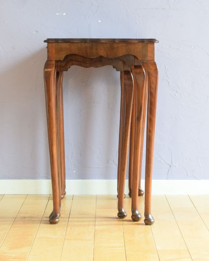 アンティークコーヒーテーブルの側面