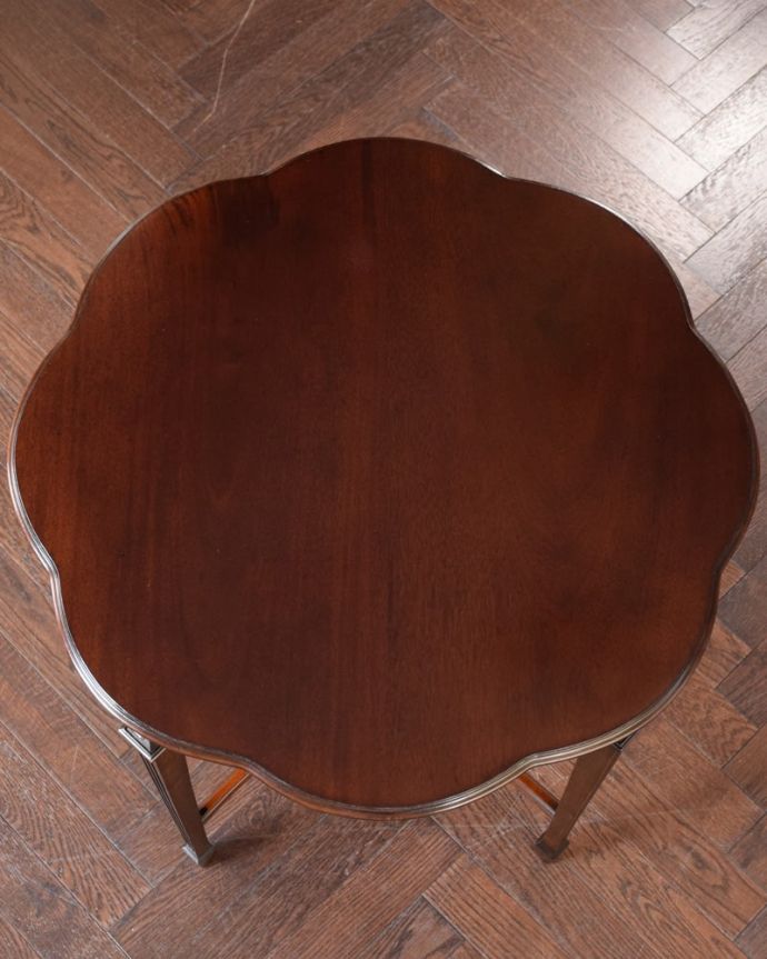 アンティークのテーブル　アンティーク家具　ティーテーブル　いろんなことに使って下さい。(q-2239-f)