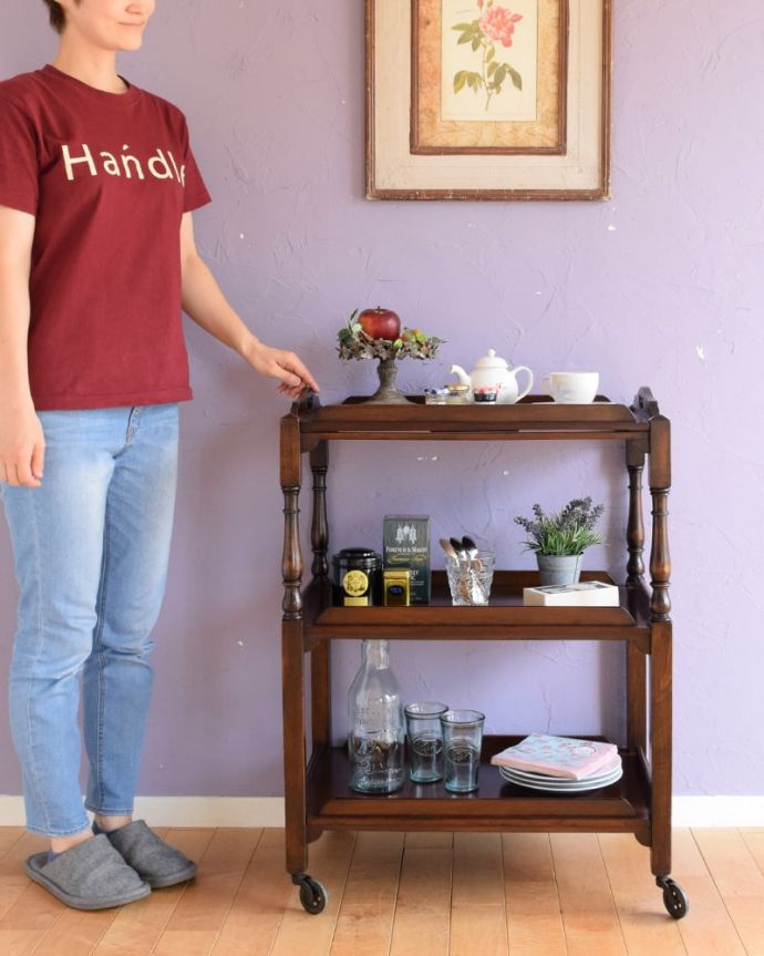 アンティークのワゴン・トローリー アンティーク家具 (トレイ付)トロリー コロコロ転がせて移動も楽チン!アンティークの中でも人気の高いワゴン。(q-2240-f)