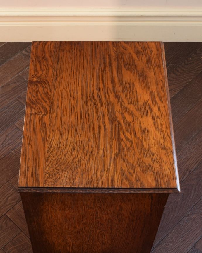 アンティークのキャビネット　アンティーク家具　コールボックス　何を飾ろうかな…上から見ると、天板はこんな感じです。(q-2242-f)