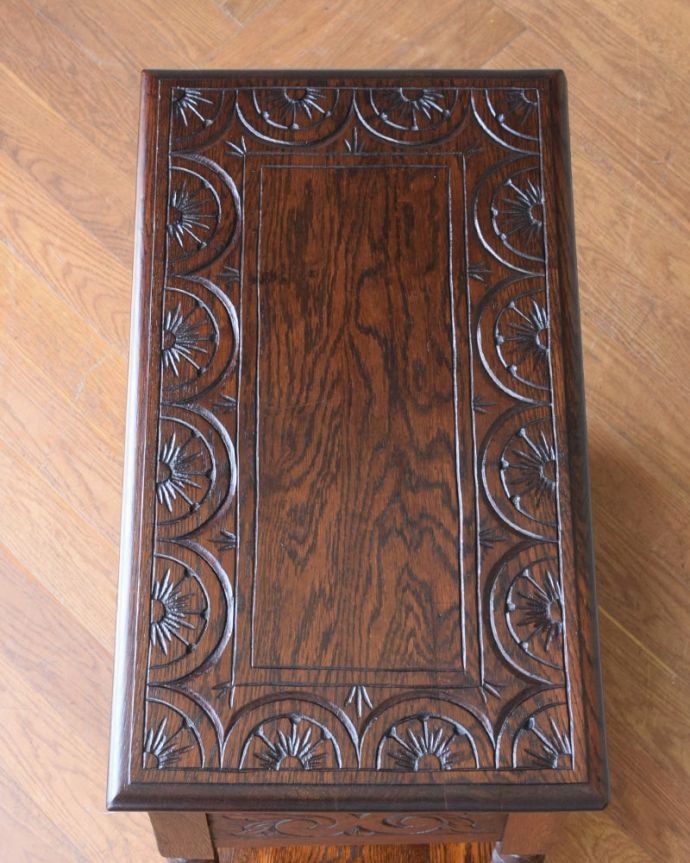 アンティークのテーブル　アンティーク家具　ホールテーブル　キレイに修復しましたやっぱり気になるテーブルの天板。(q-2244-f)