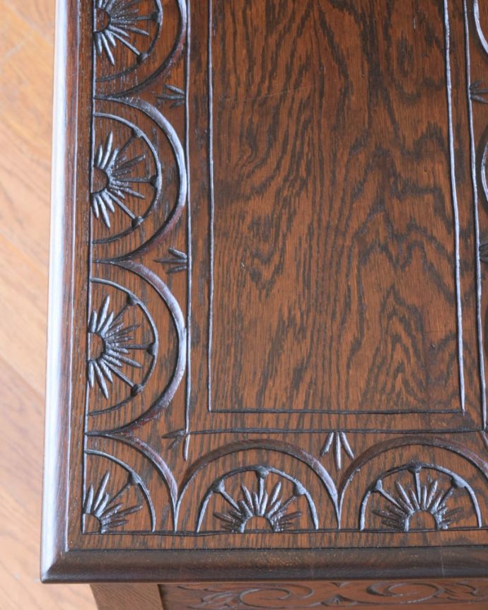 アンティークのテーブル　アンティーク家具　ホールテーブル　近づいて見てみると･･･天板を見てみるとこんな感じです。(q-2244-f)