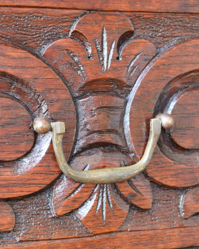 アンティークのテーブル　アンティーク家具　ホールテーブル　開ける度にワクワクこんな所もアンティークらしさ。(q-2244-f)