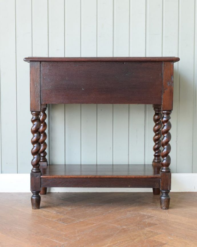 アンティークのテーブル　アンティーク家具　ホールテーブル　クルッと回転。(q-2244-f)