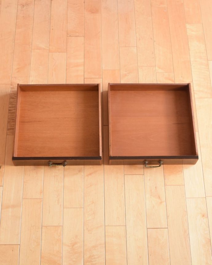 アンティークテーブルの引き出し