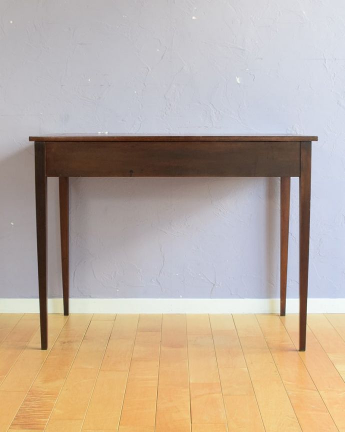 コンソールテーブルの後ろ姿