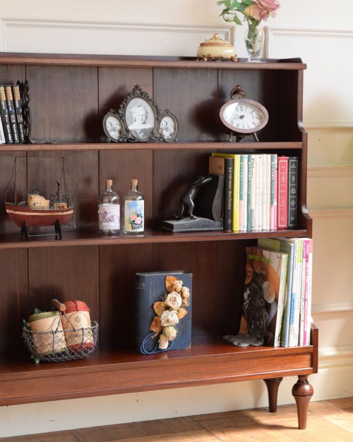 アンティークのキャビネット　アンティーク家具　ブックシェルフ　隙間収納にもおすすめです。(q-2246-f)