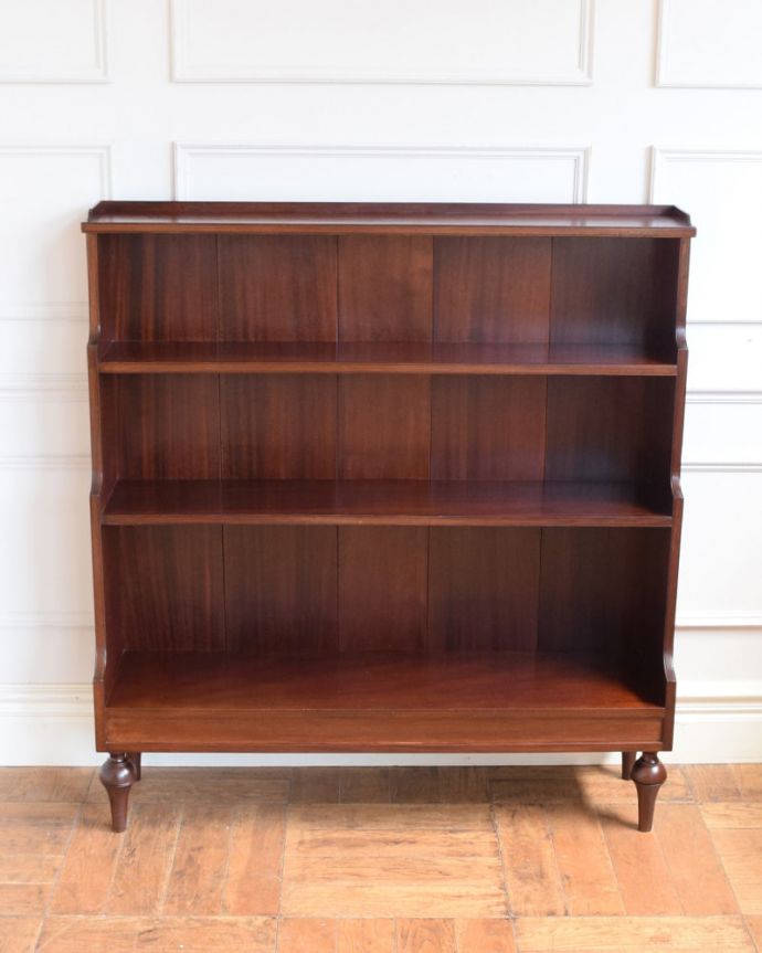 アンティークのキャビネット　アンティーク家具　ブックシェルフ　色んな場所で大活躍リビング収納としてや、寝室や書斎の本棚として・・色んな場所でお使いいただけます。(q-2246-f)