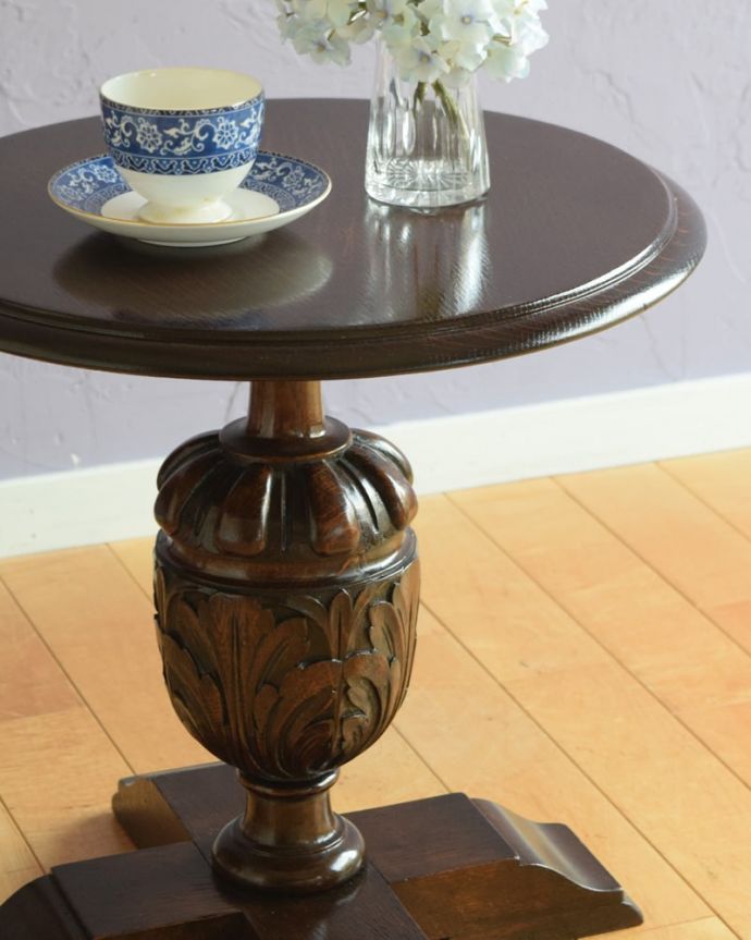 英国のアンティーク家具らしいデザイン