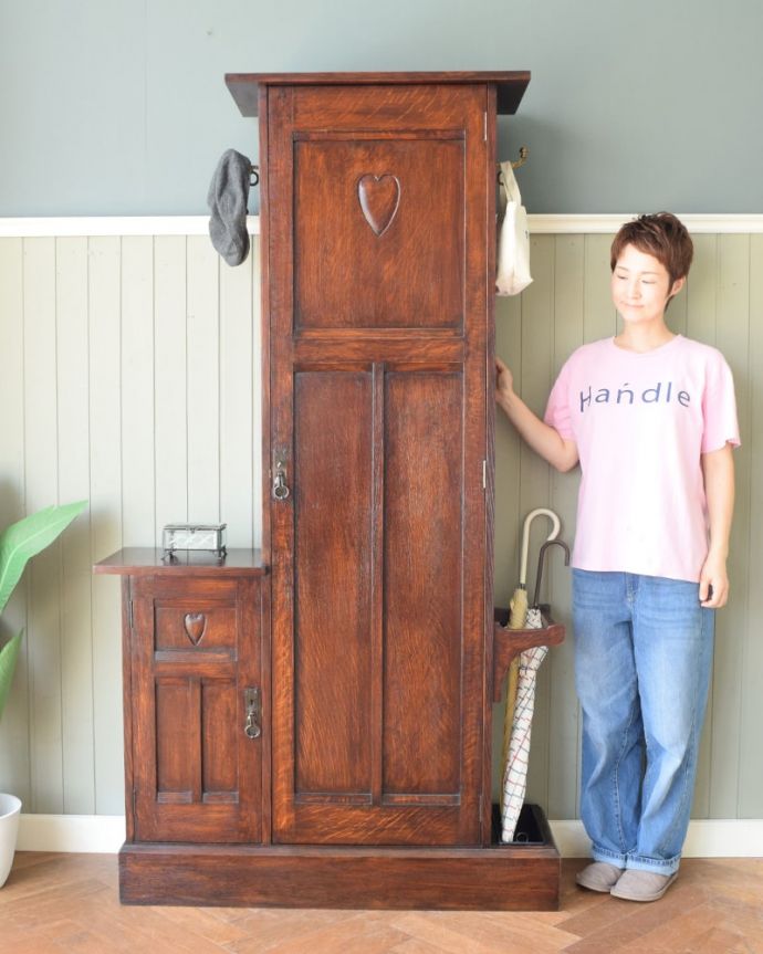 アンティークのキャビネット アンティーク家具 ホールローブ 実は隠れた人気モノのアンティークアンティーク家具の中でリクエストが多いワードローブ。(q-2248-f)