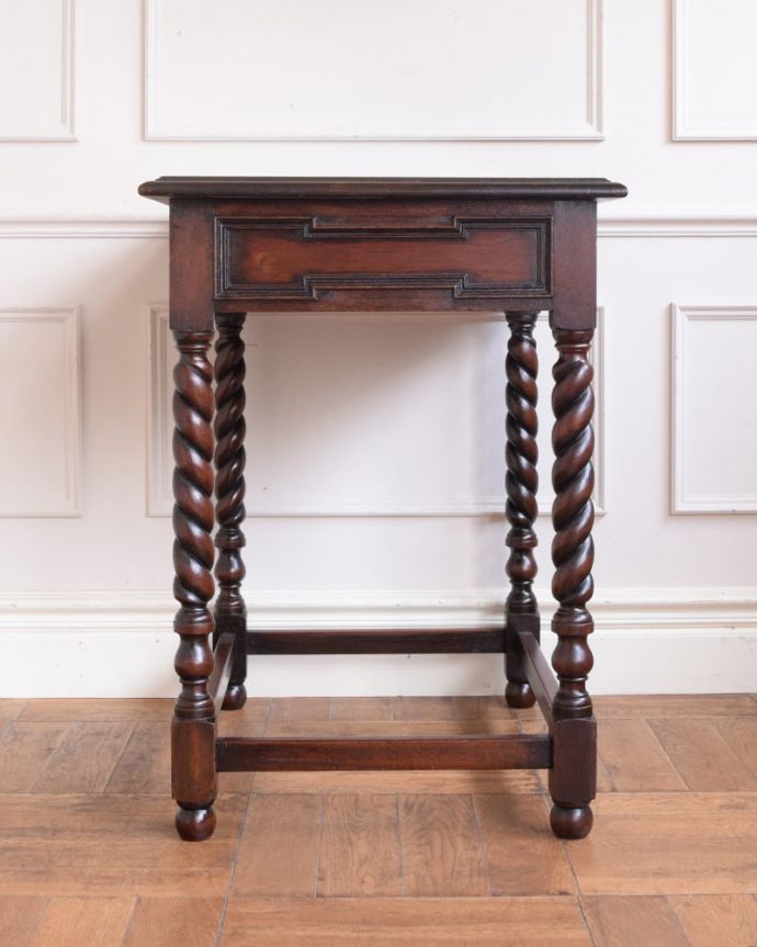 アンティークのテーブル　アンティーク家具　ホールテーブル　クルッと回転。(q-2251-f)