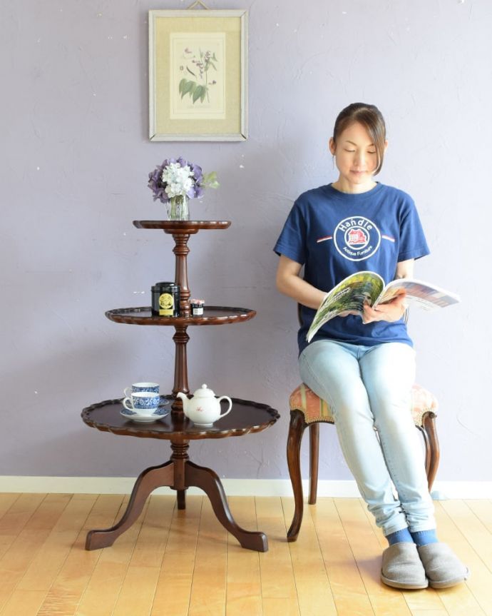 アンティークのテーブル アンティーク家具 ダムウェイターテーブル アンティークらしい家具ダムウェイターそもそもお茶会でウェイターの代わりに使われていたダムウェイター。(q-2252-f)