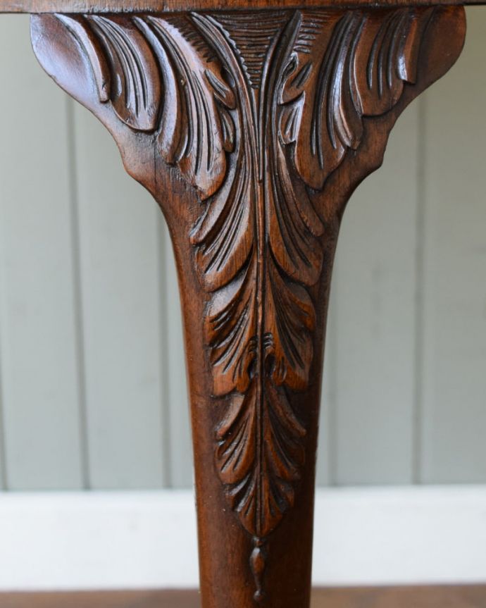 アンティークのテーブル アンティーク家具 ティーテーブル うっとりする美しさアンティークだから手に入る美しい彫。(q-2254-f)