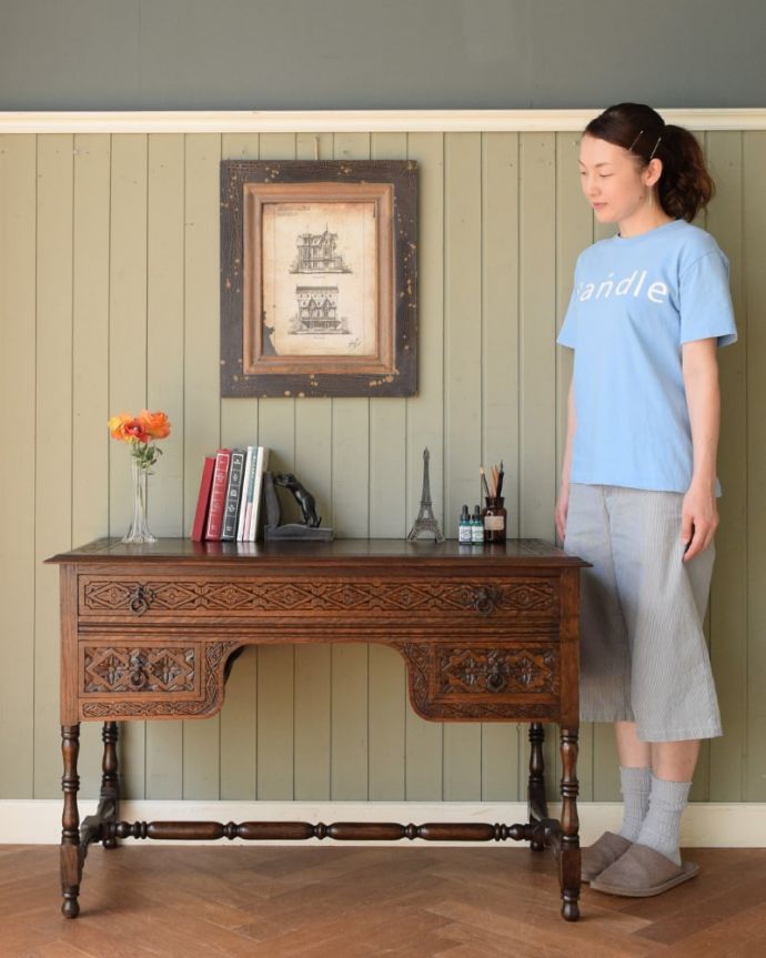 英国アンティークのデスク