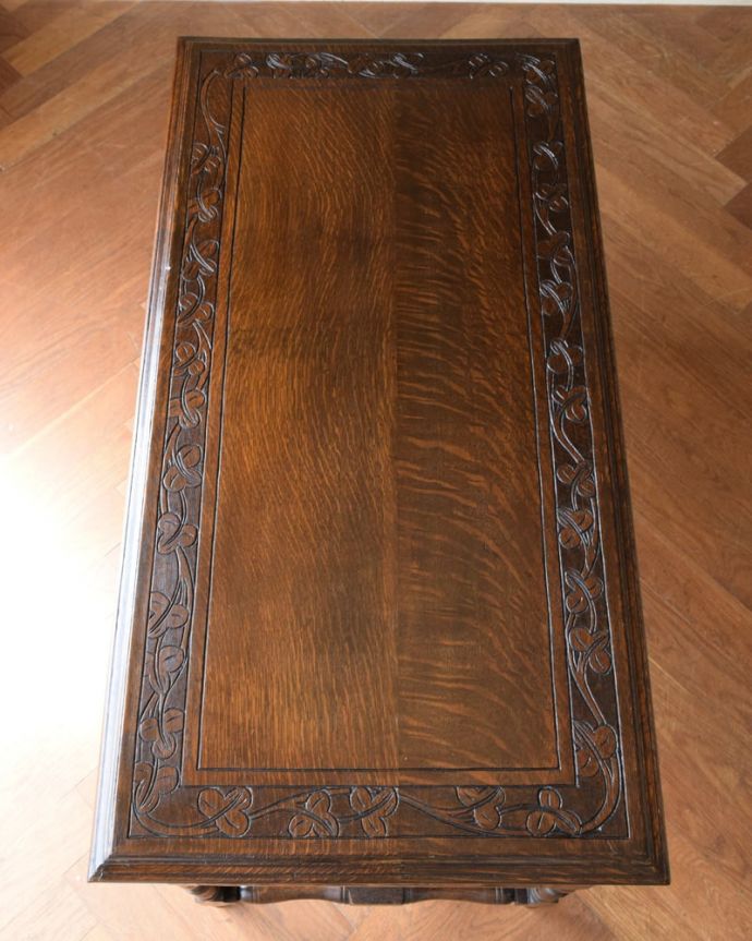 書斎机の美しい天板