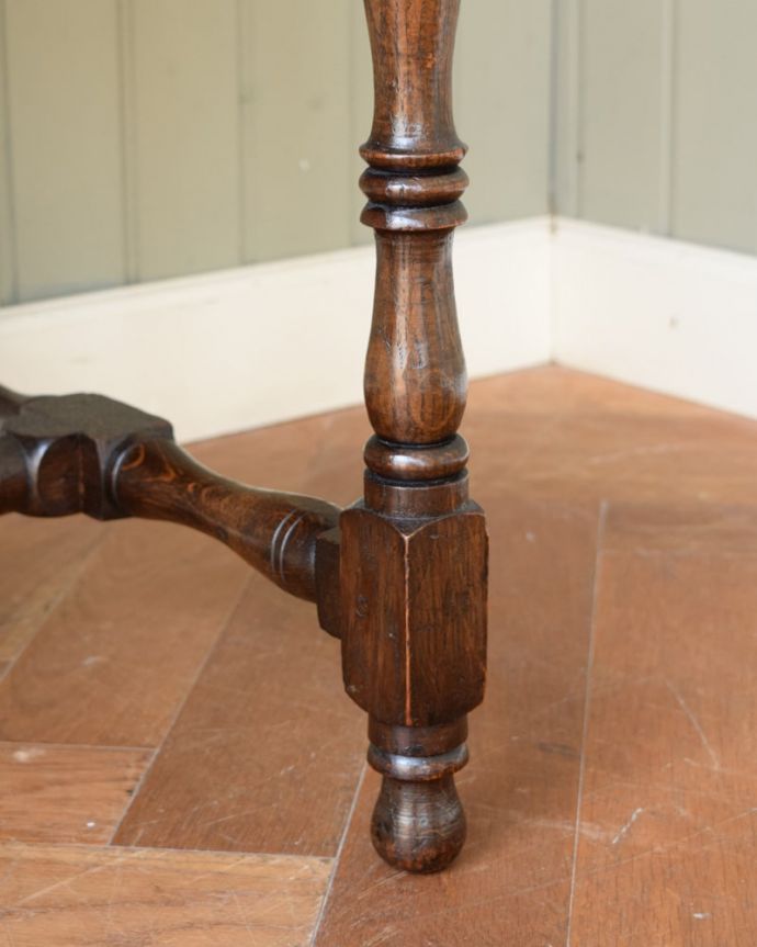 アンティークデスクの脚