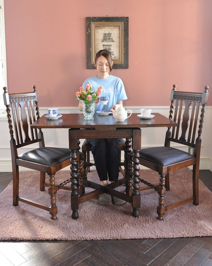 アンティークのテーブル　アンティーク家具　ドローリーフテーブル(S)　3通りの大きさで使える便利なテーブル天板の下に隠れているリーフを引っ張り出せばあっという間に大きく使えるドローリーフテーブル。(q-2257-f)