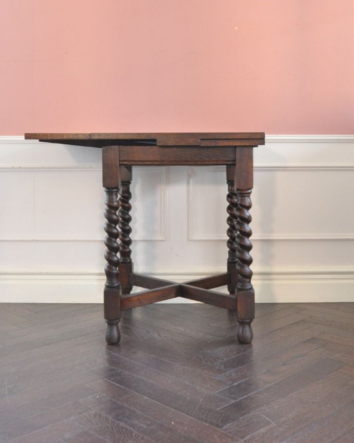 アンティークのテーブル　アンティーク家具　ドローリーフテーブル(S)　片方だけ開いてもOK片方のリーフだけを開くとこんな感じ。(q-2257-f)