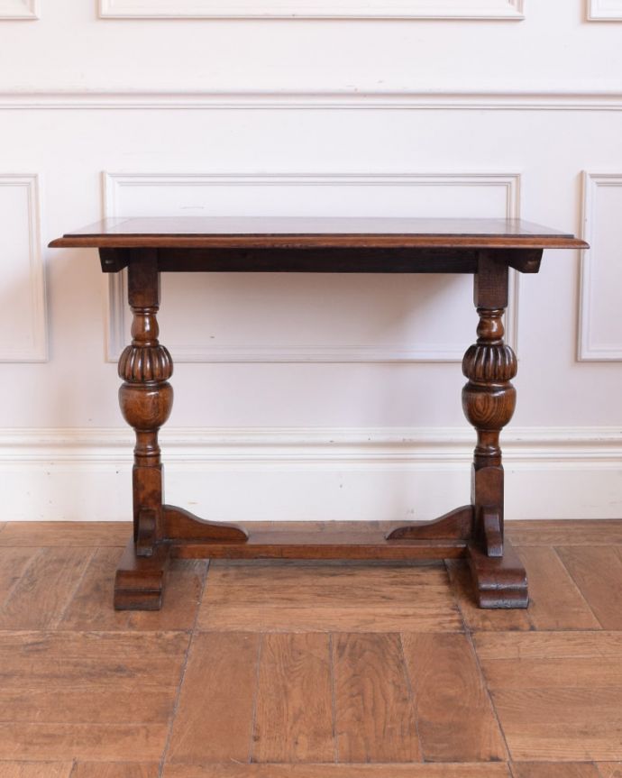 コーヒーテーブルの側面