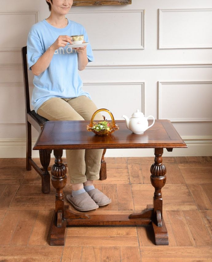 アンティークのコーヒーテーブル