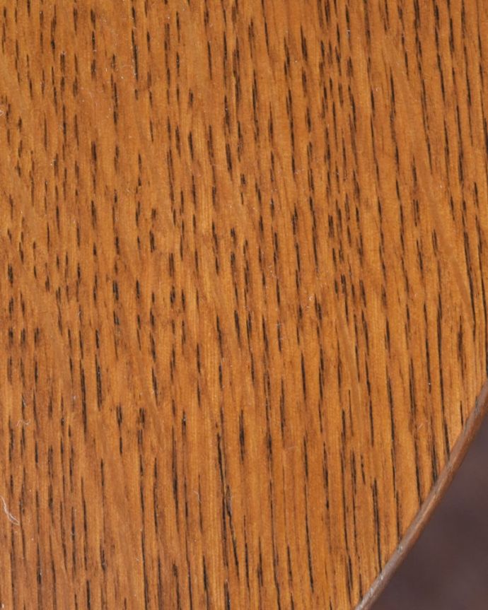 アンティークのテーブル　アンティーク家具　ワインテーブル　近づいてみると…木目もキレイな天板。(q-2262-f)