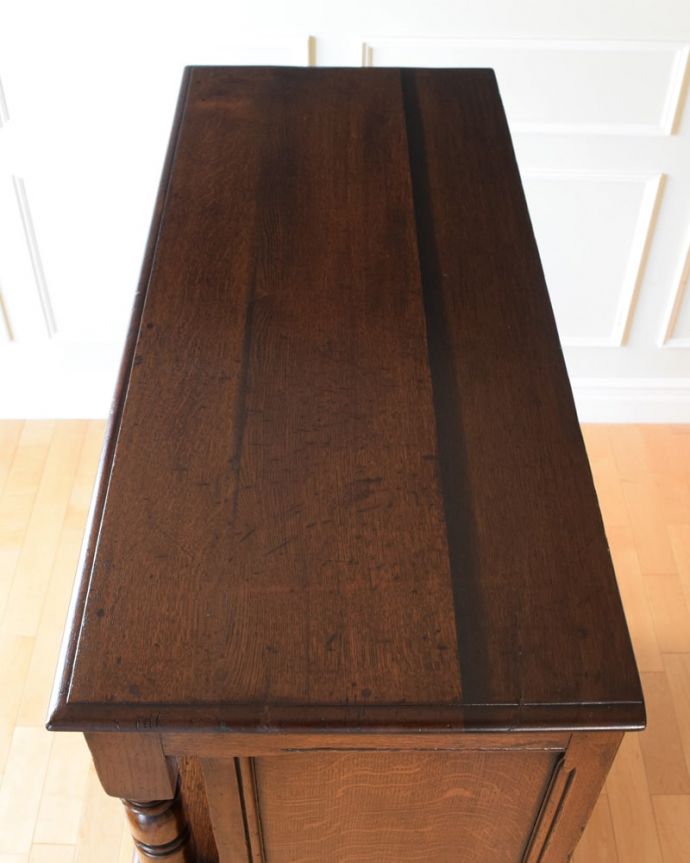 アンティークのキャビネット　アンティーク家具　コートカップボード　上から見ると･･･家具を上から見てみると、天板はこんな形になっています。(q-2263-f)