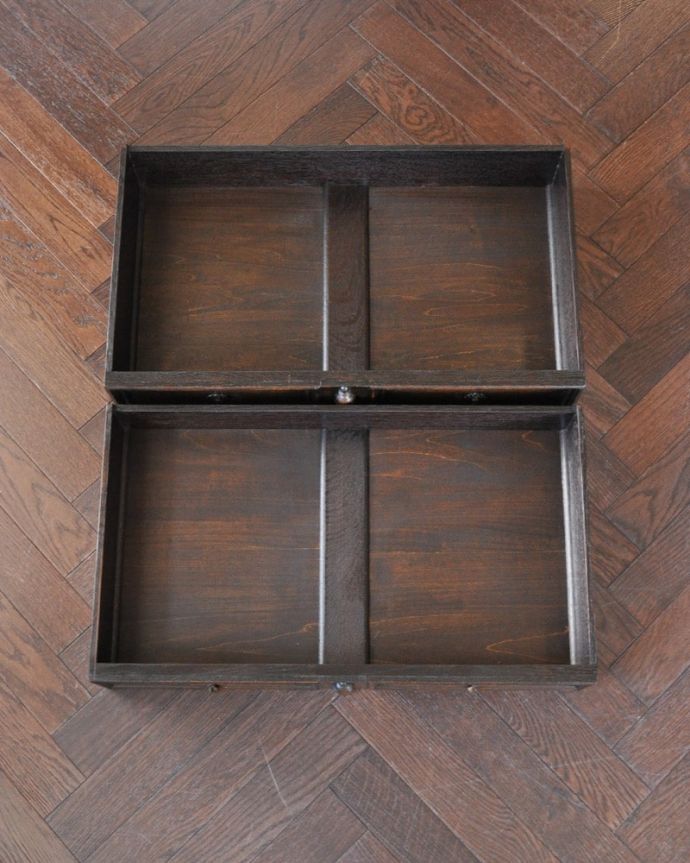 アンティークのキャビネット　アンティーク家具　カップボードチェスト　キレイに修復したので、何を入れてもOK！もちろん引き出しの中も専門の職人が時間をかけてキレイに修復しました。(q-2264-f)