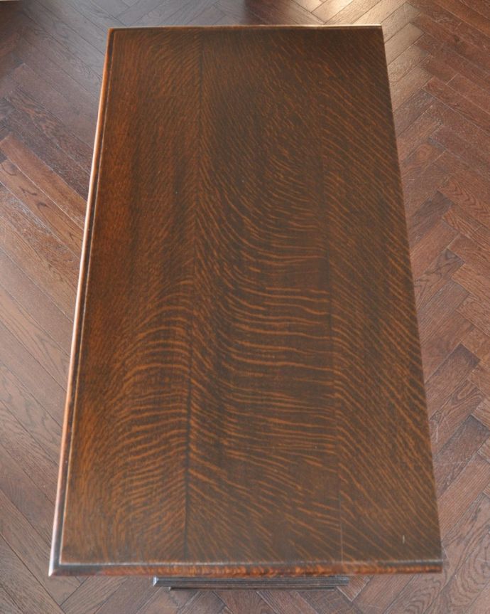 アンティークのキャビネット　アンティーク家具　カップボードチェスト　上から見ると･･･家具を上から見てみると、天板はこんな形になっています。(q-2264-f)