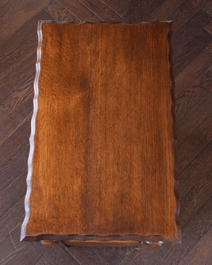 アンティークのテーブル　オケージョナルテーブル＜コンソールテーブル（英国/引き出し付き/下棚つき )商品UP用。天板はテーブル代わりに使えます上から天板を見ると、こんな感じでキレイに仕上げました。(q-2266-f)