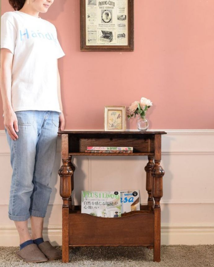 アンティークのテーブル　オケージョナルテーブル＜コンソールテーブル（英国/引き出し付き/下棚つき )商品UP用。壁からお部屋を彩ってくれるアンティーク家具天板も引き出しもどっちも主役のサイドチェストテーブル。(q-2266-f）)