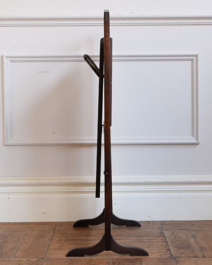 プランツスタンド・ケーキスタンド　アンティーク家具　ケーキスタンド　こんなにコンパクト畳むとこんなにコンパクトなサイズになるので、狭い場所にも片付けられます。(q-2267-f)