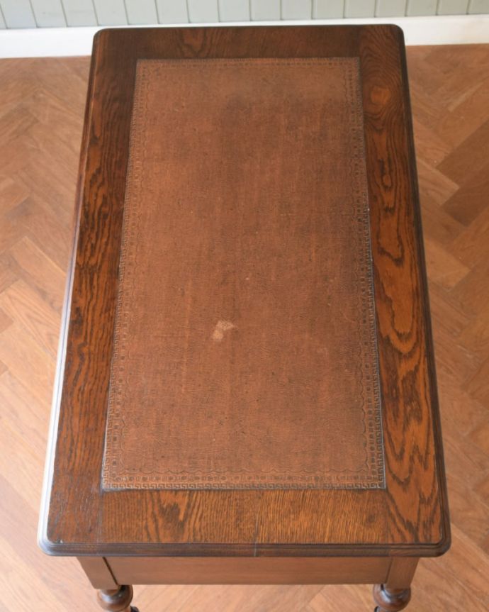 アンティークのデスク・書斎机　アンティーク家具　ライティングデスク　天板もピカピカにお直ししました。(q-2268-f)