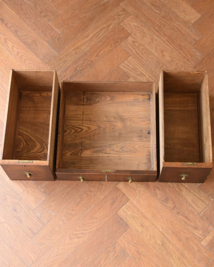 アンティークのデスク・書斎机　アンティーク家具　ライティングデスク　引き出しの中もキレイに修復しました。(q-2268-f)