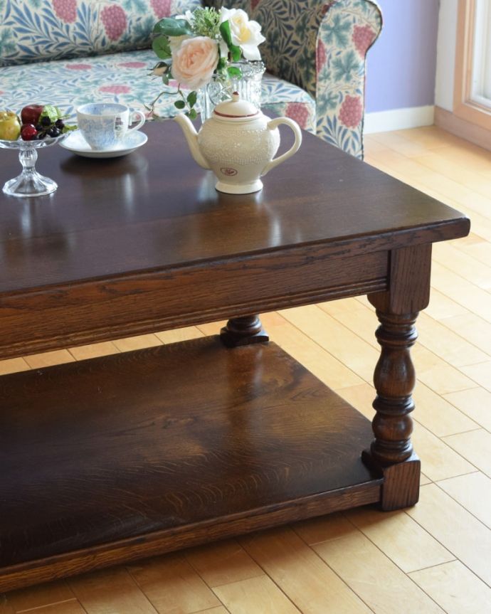 英国のアンティーク家具らしいデザイン