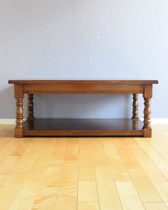 コーヒーテーブルの側面