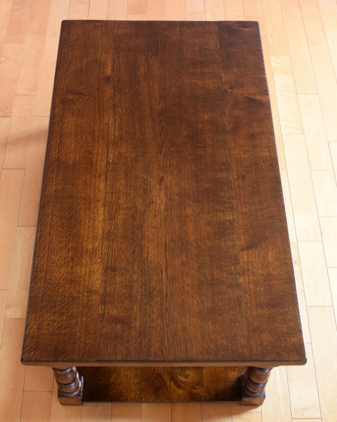 アンティークのテーブルの天板