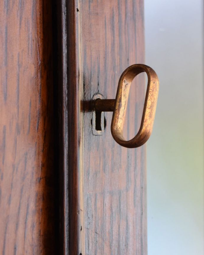 ビューロー　アンティーク家具　ビューローブックケース　アンティークらしいデザインこんな場所にも凝ったデザイン。(q-2273-f)