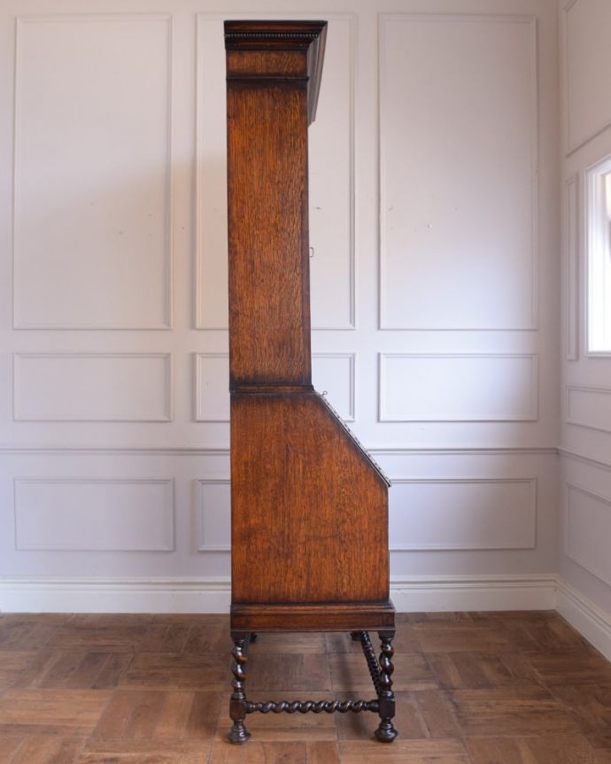 ビューロー　アンティーク家具　ビューローブックケース　横から見た姿もステキ横から見てみるとこんな感じです。(q-2273-f)