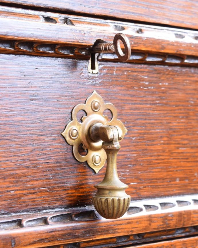 ビューロー　アンティーク家具　バルボス脚がお洒落なビューローブックケース、イギリス輸入のアンティーク家具。開けるたびに、ワクワクしちゃう。(q-1720-f)