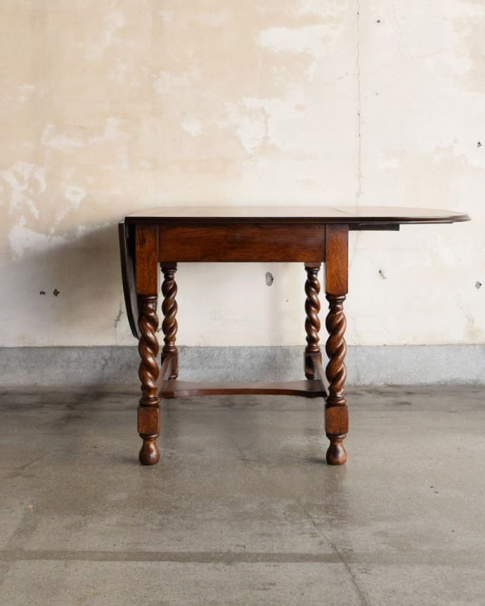アンティークのテーブル　アンティーク家具　ドロップリーフテーブル　片方だけ開いて使えます片方の羽を開くとこんな感じ。(q-2275-f)