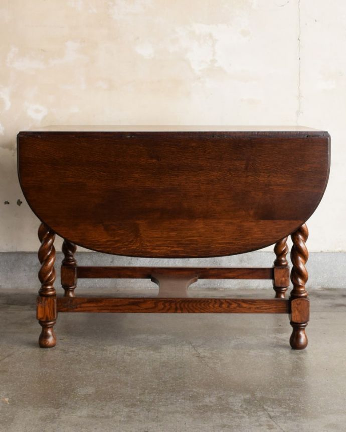 アンティークのテーブル　アンティーク家具　ドロップリーフテーブル　天板を畳むとこんな感じ閉じたときは、また違った表情を見せて楽しませてくれます。(q-2275-f)